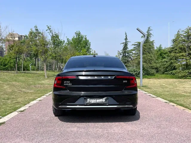 Volvo S90 — Фото автомобиля 9