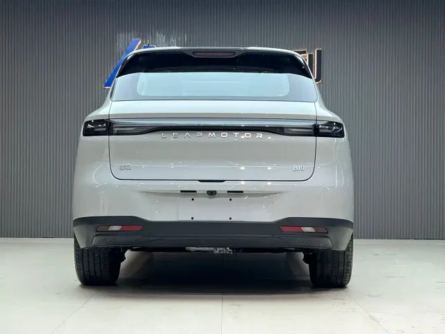 Leapmotor B10 — Фото автомобиля 4