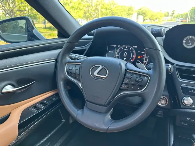 Lexus ES — Фото автомобиля 11