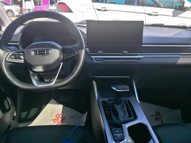 Geely Emgrand — Фото автомобиля 12