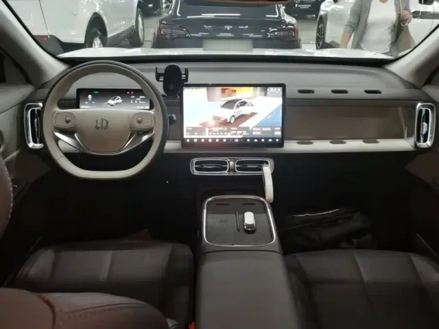 Leapmotor B10 — Фото автомобиля 9