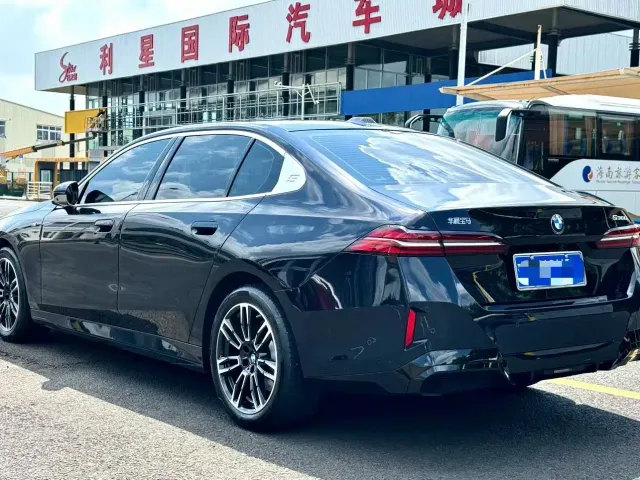BMW 5 Series — Фото автомобиля 4
