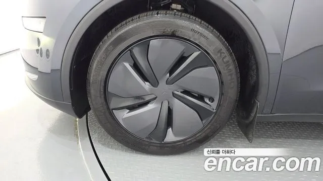 Tesla Model Y — Фото автомобиля 5