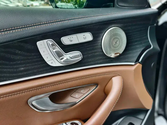 Mercedes-Benz E-Class — Фото автомобиля 20