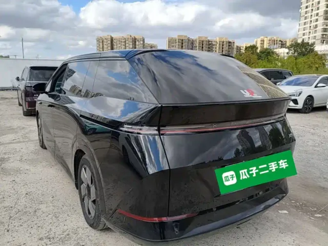 Xpeng X9 — Фото автомобиля 4