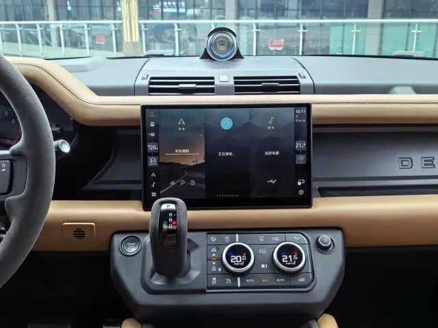 Land Rover Land Rover Defender 2025 110 3.0T P400 -Dynamic HSE — Фото автомобиля 9