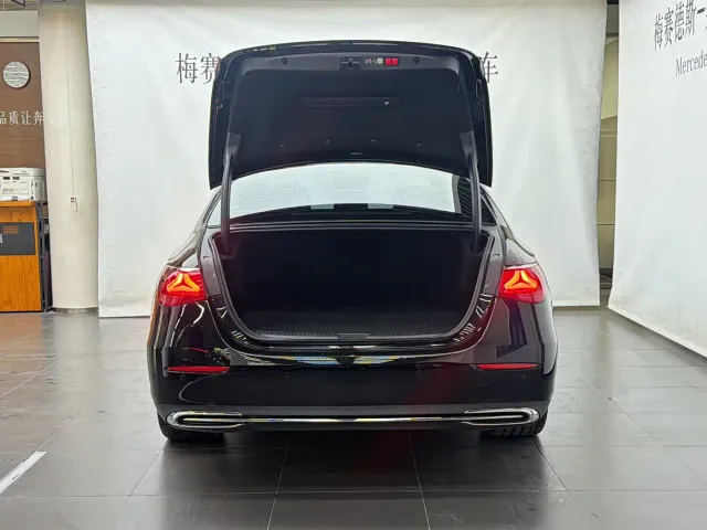 Mercedes-Benz E-Class — Фото автомобиля 9