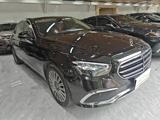Mercedes-Benz E-Class — Фото автомобиля 3