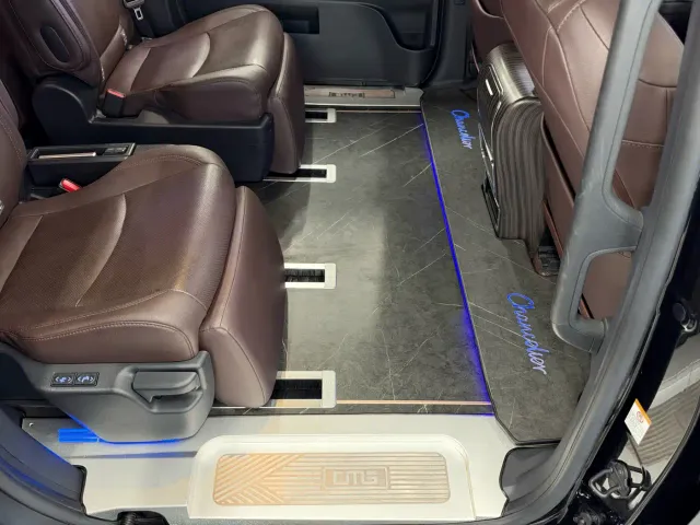 Toyota Sienna — Фото автомобиля 9