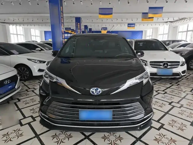 Toyota Sienna — Фото автомобиля 2