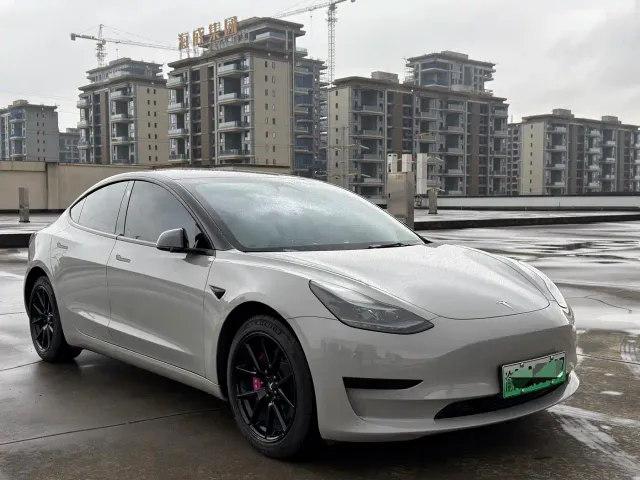 Tesla Model 3 — Фото автомобиля 3