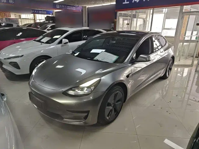 Фотография автомобиля — Tesla Model 3