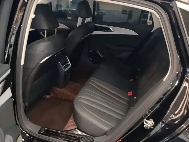 Hongqi H5 — Фото автомобиля 16