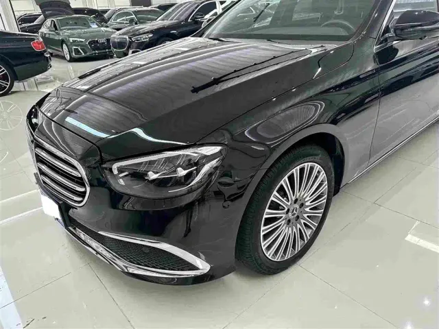 Mercedes-Benz E-Class — Фото автомобиля 3