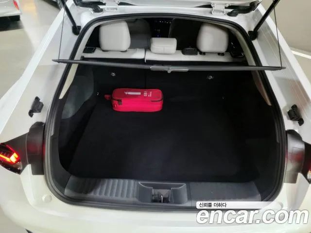Toyota Prius Generation 5 — Фото автомобиля 5