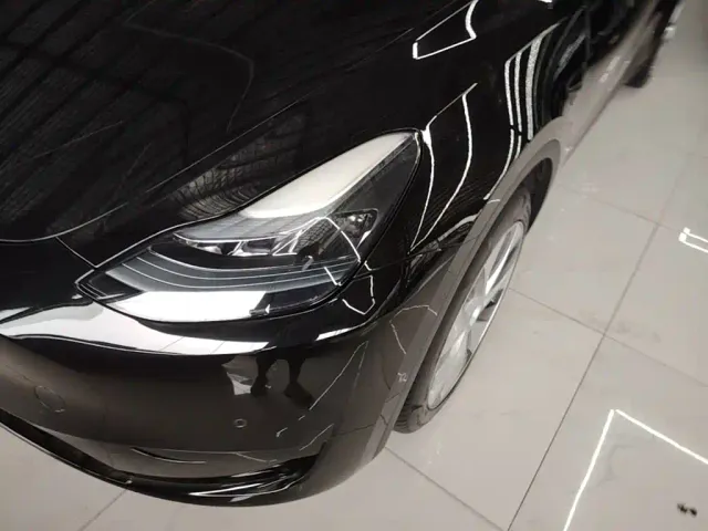 Tesla Model Y — Фото автомобиля 23