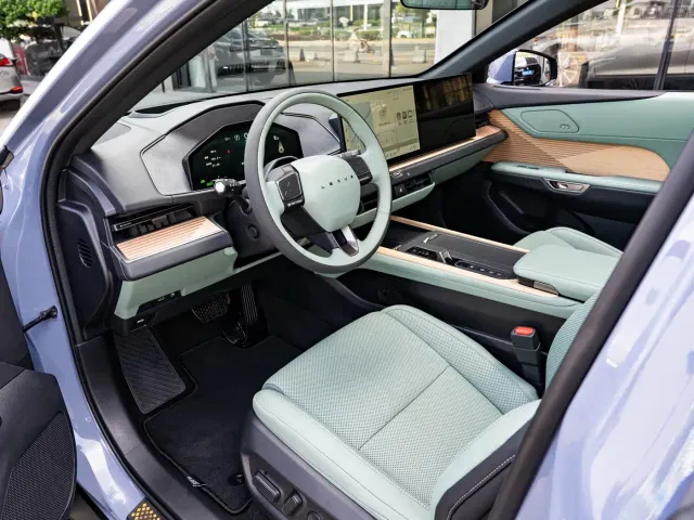 Lexus ES — Фото автомобиля 9