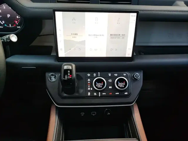 Land Rover Defender — Фото автомобиля 12