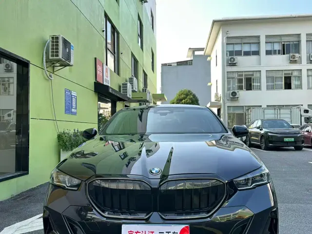 BMW 5 Series — Фото автомобиля 2