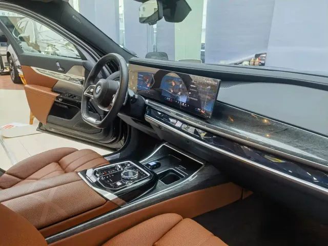 BMW 7 Series — Фото автомобиля 8