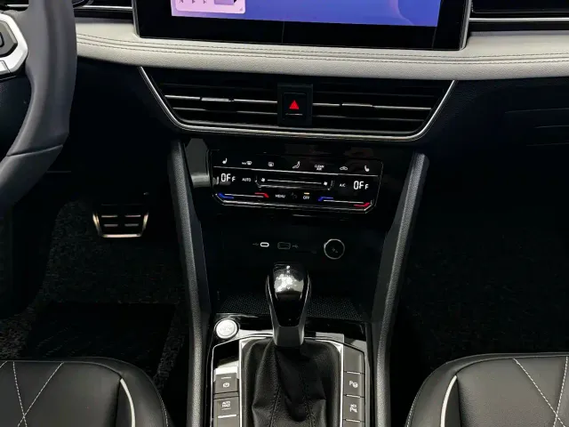 Volkswagen Tiguan L — Фото автомобиля 11