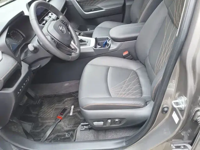 Toyota RAV4 — Фото автомобиля 14