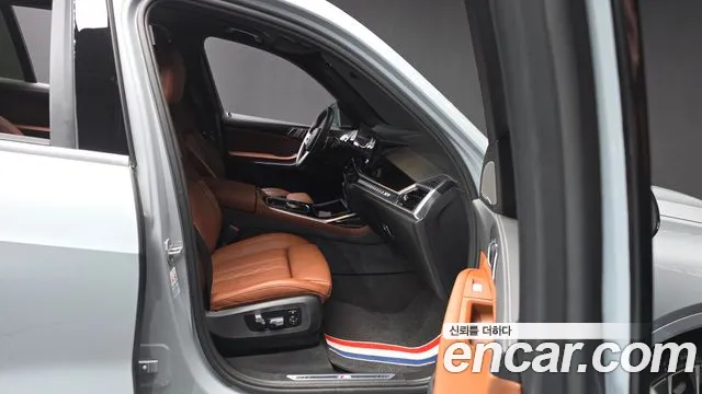 BMW X7 — Фото автомобиля 10