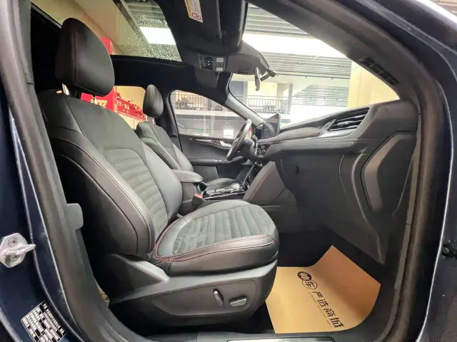 Ford Escape — Фото автомобиля 7