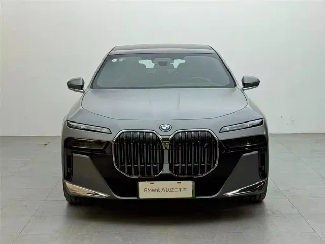 BMW i7 — Фото автомобиля 2