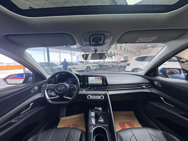 Hyundai Elantra — Фото автомобиля 15