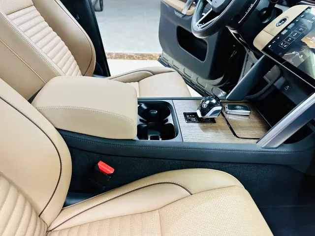 Land Rover Discovery Sport — Фото автомобиля 30
