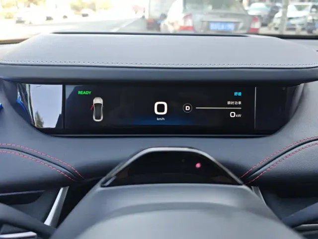 Xiaomi SU7 — Фото автомобиля 14