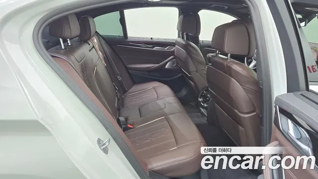 BMW 5 Series G30 — Фото автомобиля 24