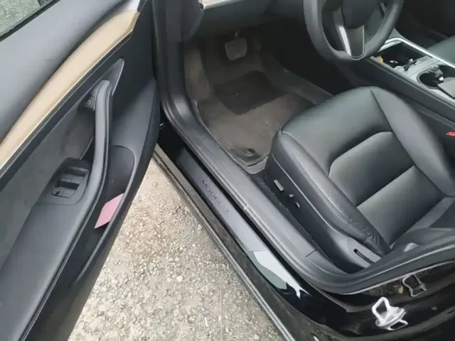 Tesla Model 3 — Фото автомобиля 11