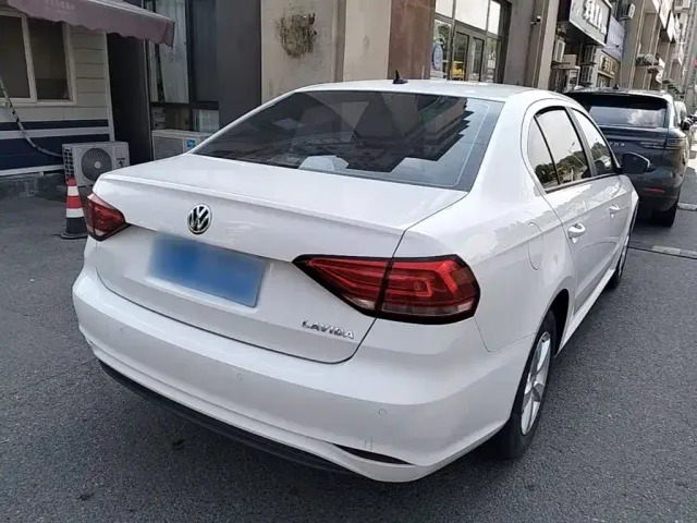 Volkswagen Lavida — Фото автомобиля 6