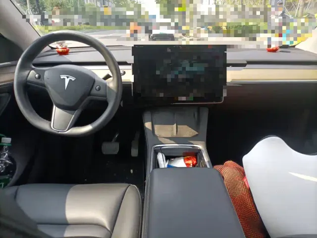 Tesla Model Y — Фото автомобиля 5