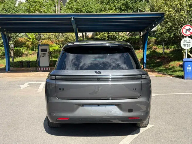 Li Auto L8 — Фото автомобиля 6