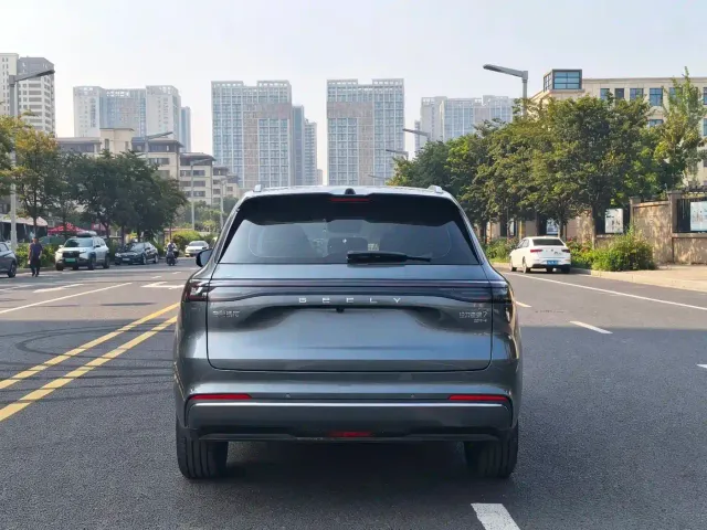 Geely Galaxy Starship 7 EM-i — Фото автомобиля 8