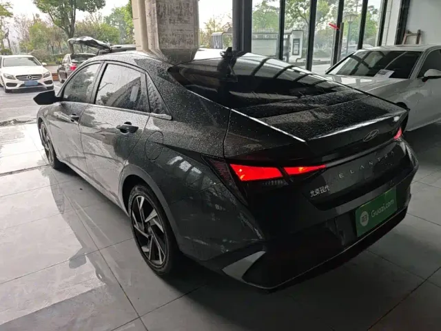 Hyundai Elantra — Фото автомобиля 4