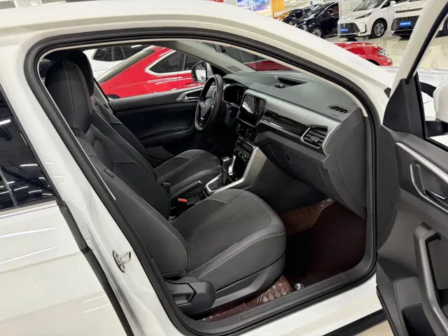 Volkswagen T-Cross — Фото автомобиля 16
