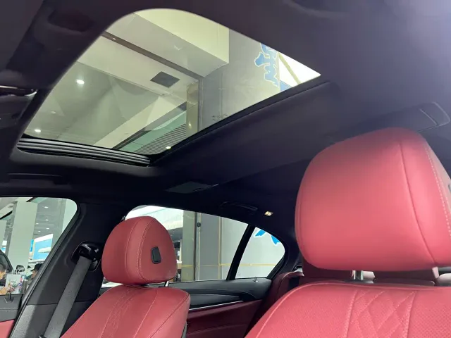 BMW 5 Series — Фото автомобиля 12