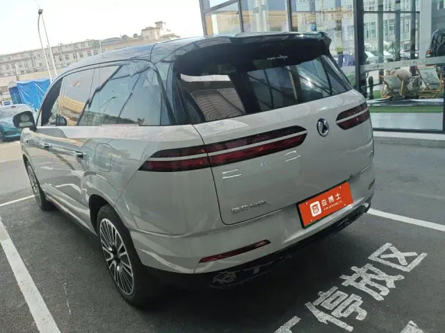 Denza N8L — Фото автомобиля 3