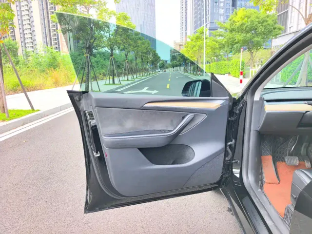 Tesla Model Y — Фото автомобиля 10