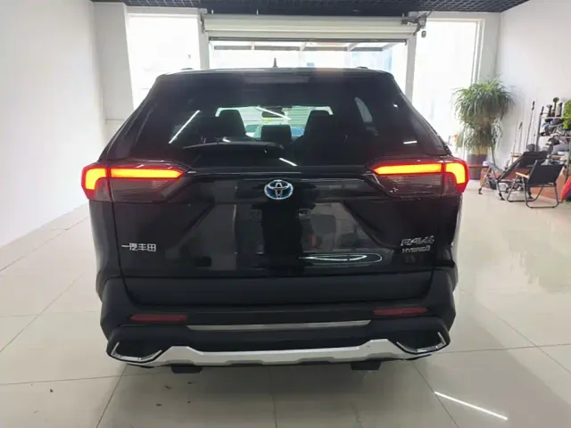 Toyota RAV4 — Фото автомобиля 5