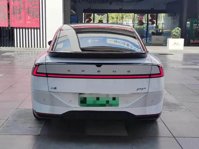 Xpeng P7+ — Фото автомобиля 8