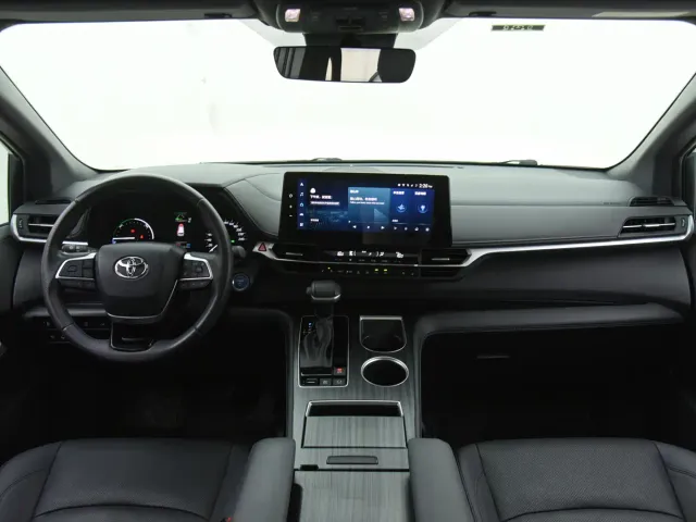 Toyota Sienna — Фото автомобиля 6