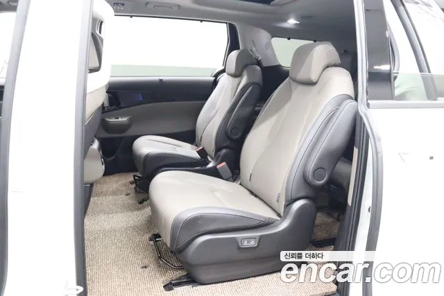Kia Carnival Generation 4 — Фото автомобиля 8