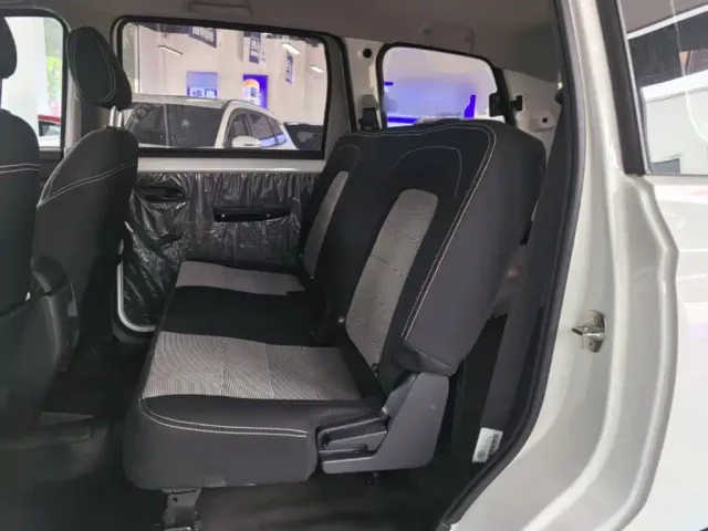 Wuling Hongguang — Фото автомобиля 16