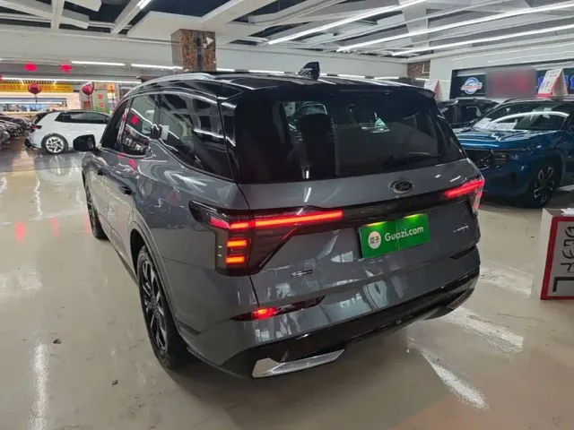 Ford Edge — Фото автомобиля 4