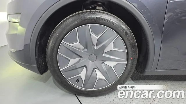 Tesla Model Y — Фото автомобиля 5